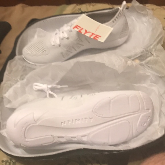 Flyte - Picture 2 of 3